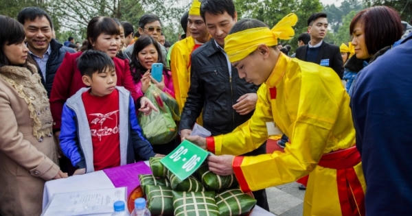 Độc đáo Hội thi gói bánh chưng Côn Sơn - Kiếp Bạc