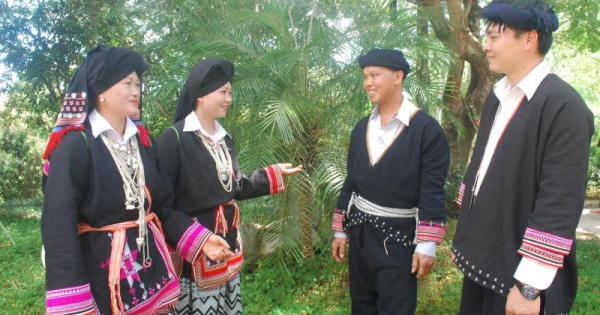 Về Sơn La nghe người Dao Tiền hát điệu Páo dung Về Sơn La nghe người Dao Tiền hát điệu Páo dung