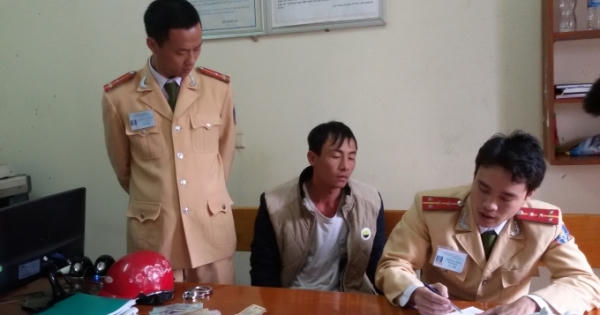 Hà Tĩnh: Đi mua thuốc, tiện tay "khoắng" luôn túi xách