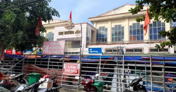 Thu phí chợ rồi “để ngoài sổ sách” hàng trăm triệu đồng, 4 cán bộ bị khởi tố