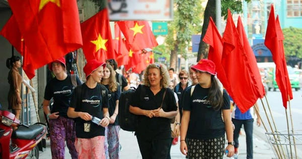 Việt Nam đón gần 2,7 triệu lượt khách quốc tế trong 3 tháng đầu năm 2023 Việt Nam đón gần 2,7 triệu lượt khách quốc tế trong 3 tháng đầu năm 2023