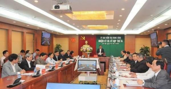 Út "trọc" khiến nhiều đại tá quân đội "nhúng tràm" Út "trọc" khiến nhiều đại tá quân đội "nhúng tràm"