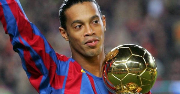 Cựu danh thủ Ronaldinho bị tịch thu hộ chiếu và niêm phong tài sản do nợ nần Cựu danh thủ Ronaldinho bị tịch thu hộ chiếu và niêm phong tài sản do nợ nần