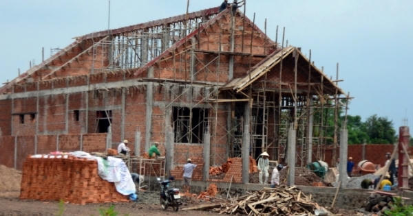 Thật như đùa: Điều phạm nhân đến xây biệt thự cho giám thị trại giam!