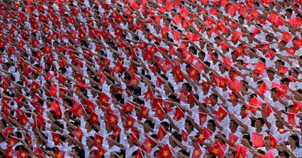 Dân tộc ta đi không gì cản nổi!