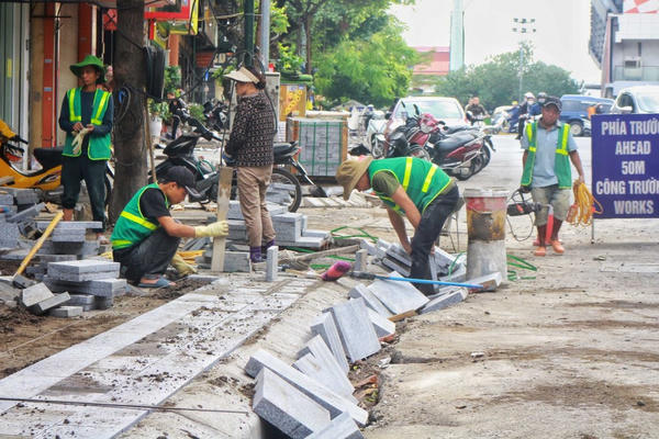 Hà Nội tạm dừng đào đường phục vụ nhu cầu đi lại của người dân dịp Tết