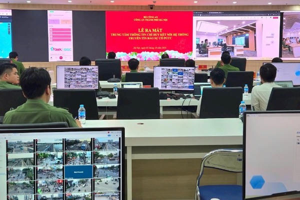 Hà Nội vận hành Trung tâm Thông tin chỉ huy kết nối hệ thống truyền tin, báo sự cố PCCC Hà Nội vận hành Trung tâm Thông tin chỉ huy kết nối hệ thống truyền tin, báo sự cố PCCC