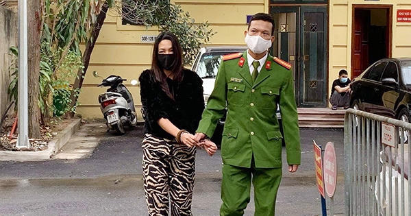 Hà Nội: Lên mạng tìm khách massager tại nhà rồi tiện thể làm tú bà bán dâm