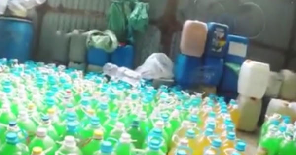 Chỉ với 30.000 có thể mua được 5 lít nước rửa bát Chỉ với 30.000 có thể mua được 5 lít nước rửa bát