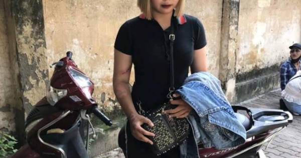 Hot girl tóc trắng-vàng tông gãy xương chân cảnh sát cơ động Hot girl tóc trắng-vàng tông gãy xương chân cảnh sát cơ động