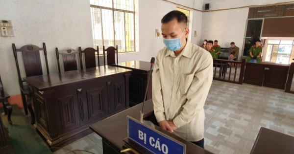 Nghi vợ ngoại tình, chồng cầm dao đâm người khác trọng thương rồi tự sát