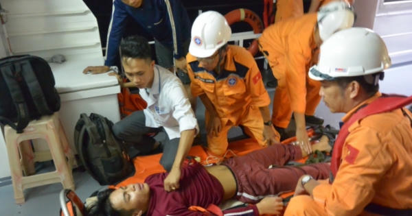 Cứu nạn thuyền viên bất ngờ lâm bệnh tại ngư trường Hoàng Sa