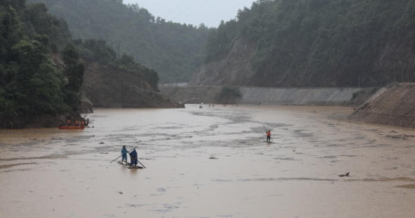 Người đàn ông thoát chết thần kỳ trong trận lũ ống ở Mù Cang Chải