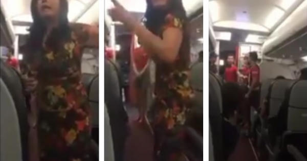 Độc giả bức xúc với hành động phản cảm của nữ hành khách gây rối, lăng mạ tiếp viên Vietjet Độc giả bức xúc với hành động phản cảm của nữ hành khách gây rối, lăng mạ tiếp viên Vietjet