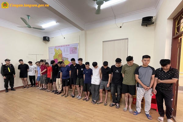 Bắt 19 người trong đường dây mua bán tài khoản mạng thu lợi hàng tỷ đồng tại Lạng Sơn