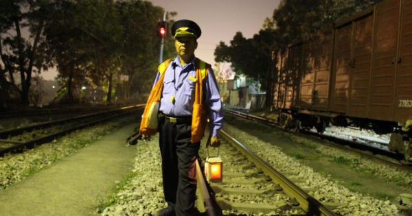 Nụ cười đêm Giao thừa - Người đi bộ bốn vòng chu vi trái đất