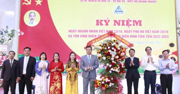 Lào Cai thực hiện tốt "3 đồng hành, 5 hỗ trợ" đối với doanh nghiệp