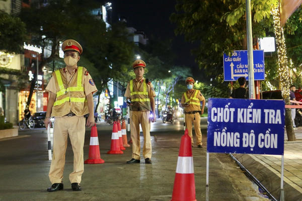 Hà Nội: Gần 450 trường hợp vi phạm nồng độ cồn trong 3 ngày nghỉ lễ Giỗ Tổ Hà Nội: Gần 450 trường hợp vi phạm nồng độ cồn trong 3 ngày nghỉ lễ Giỗ Tổ