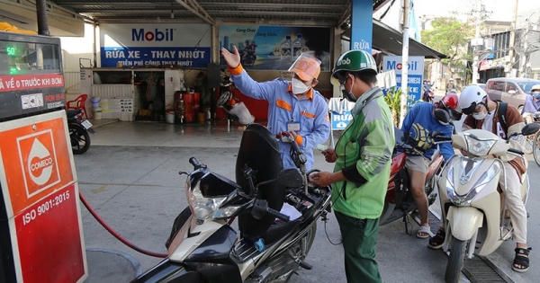 Giảm thuế, phí để hạ nhiệt giá xăng