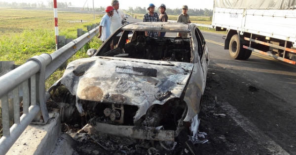 Kiên Giang: Xe Mercedes bốc cháy, tài xế liều mình tìm cách mở cửa thoát thân