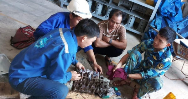 Sửa chữa thành công sự cố máy phụ tàu cá PY 96319 TS