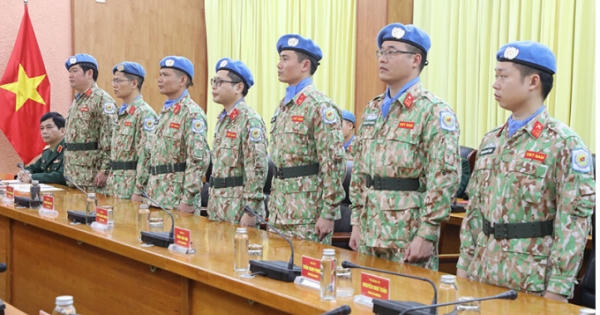Trao Quyết định cho 7 sĩ quan đi thực hiện nhiệm vụ gìn giữ hòa bình Trao Quyết định cho 7 sĩ quan đi thực hiện nhiệm vụ gìn giữ hòa bình