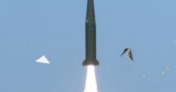 Hàn Quốc phóng thành công tên lửa tầm bắn 800km