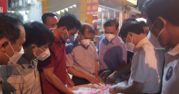 Người phụ nữ ở Hà Tĩnh bị sổ mũi, đau họng đi xét nghiệm xác định mắc Covid-19