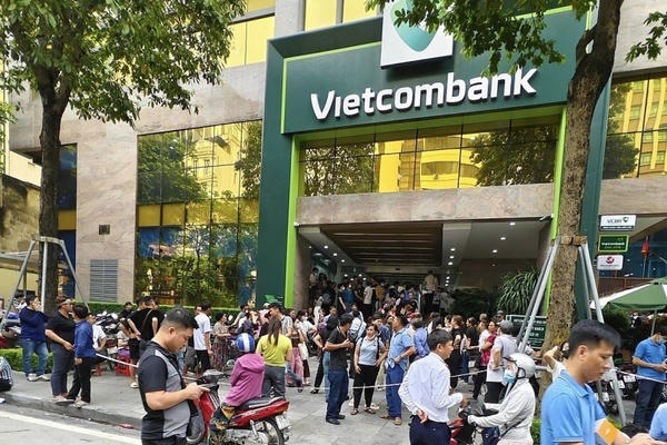 Thêm nhiều Ngân hàng cho phép đăng ký mua vàng online, không còn cảnh chen lấn xếp hàng