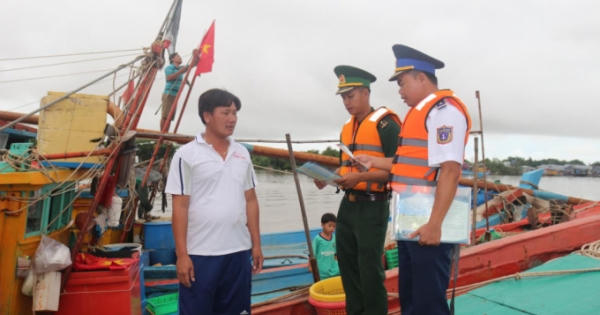 Cà Mau: Hải đoàn 42 đồng hành với ngư dân huyện Ngọc Hiển Cà Mau: Hải đoàn 42 đồng hành với ngư dân huyện Ngọc Hiển