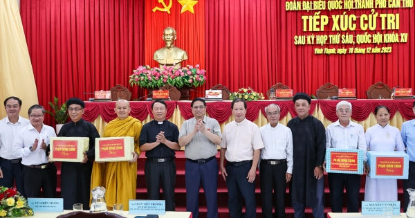 Thủ tướng tiếp xúc cử tri tại TP Cần Thơ Thủ tướng tiếp xúc cử tri tại TP Cần Thơ