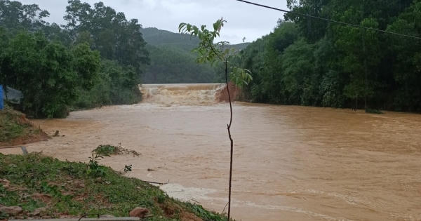 Mưa lũ gây vỡ đập ở Hà Tĩnh khiến 3 người thương vong, hàng chục hecta hoa màu mất trắng