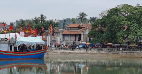 Đi lễ đầu năm tại ngôi đền thiêng nổi tiếng xứ Nghệ