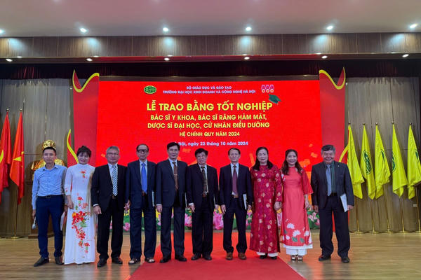 Trường ĐH Kinh doanh và Công nghệ Hà Nội tổ chức Lễ trao bằng tốt nghiệp khối Sức khỏe Trường ĐH Kinh doanh và Công nghệ Hà Nội tổ chức Lễ trao bằng tốt nghiệp khối Sức khỏe