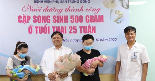 Kỳ tích: Việt Nam nuôi dưỡng thành công cặp song sinh 25 tuần nặng 500gram/bé Kỳ tích: Việt Nam nuôi dưỡng thành công cặp song sinh 25 tuần nặng 500gram/bé