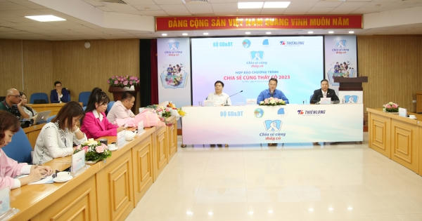 Hoa hậu H’Hen Niê là gương mặt đại sứ chương trình "Chia sẻ cùng thầy cô" Hoa hậu H’Hen Niê là gương mặt đại sứ chương trình "Chia sẻ cùng thầy cô"