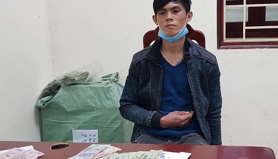 Lạng Sơn: Vờ mua bảo hiểm xe máy, nam thanh niên dùng vũ lực khống chế cướp tài sản