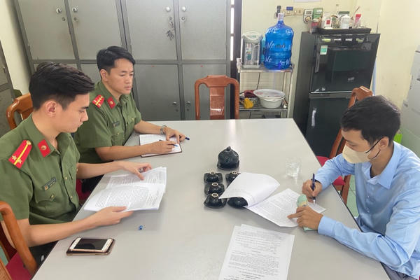 Quảng Ninh: Xử lý đối tượng bôi nhọ lực lượng Cảnh sát giao thông trên mạng xã hội Quảng Ninh: Xử lý đối tượng bôi nhọ lực lượng Cảnh sát giao thông trên mạng xã hội