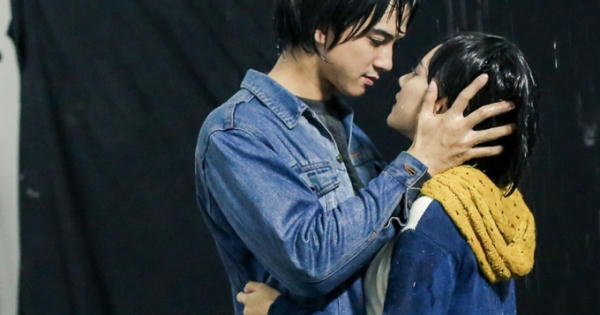 Trót vụt mất nụ hôn trong phim, Hoàng Yến Chibi quyết hôn bằng được Tiến Vũ ngoài đời