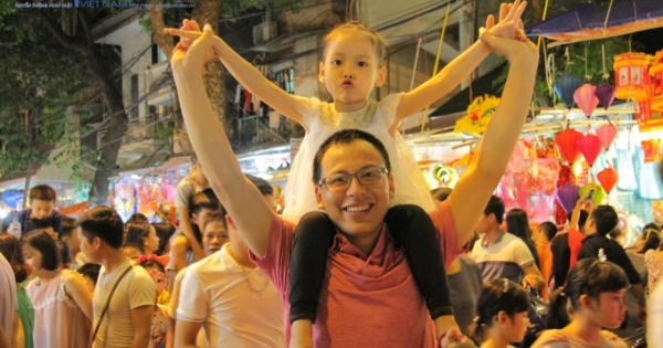 Tết Trung thu: Ngắm nhìn những hình ảnh đẹp lung linh trên phố Hàng Mã