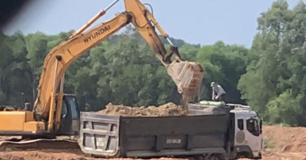 Bắt quả tang vụ khai thác khoáng sản quy mô lớn, thu giữ nhiều máy xúc, xe tải