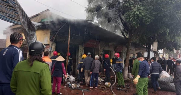 Cháy dữ dội tại Ki-ốt bán đồ điện, nhiều tài sản bị thiêu rụi