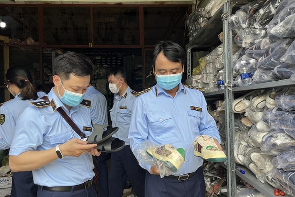 Nâng mức xử phạt đối với việc sản xuất hàng giả lên tới 400 triệu đồng