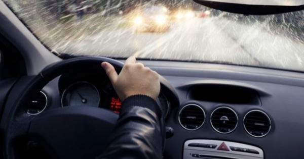 Các hệ thống hỗ trợ lái dễ trở nên "vô dụng" khi trời mưa