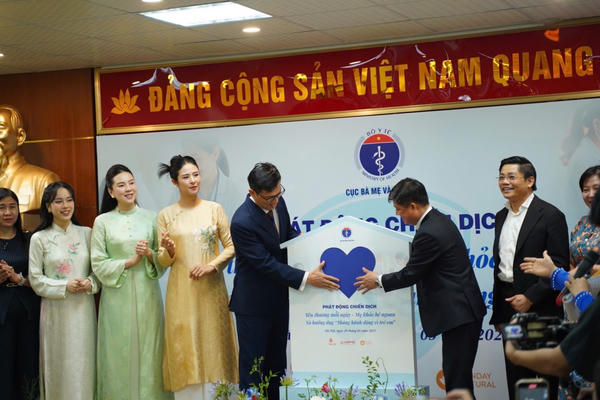 Phát động chiến dịch "Yêu thương mỗi ngày - Mẹ khỏe, bé ngoan"