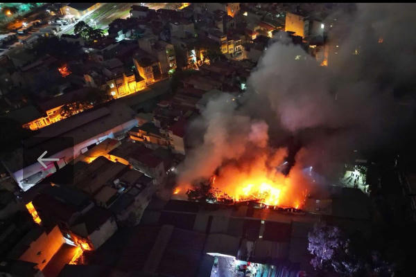 Cháy dữ dội tại xưởng sản xuất đồ nhựa ở Hà Nội Cháy dữ dội tại xưởng sản xuất đồ nhựa ở Hà Nội