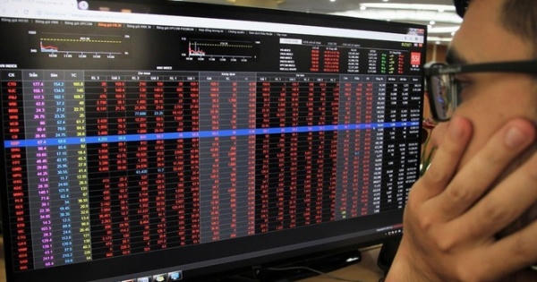 Lo sợ COVID-19, nhà đầu tư ồ ạt bán tháo, VN-Index lao dốc thẳng đứng