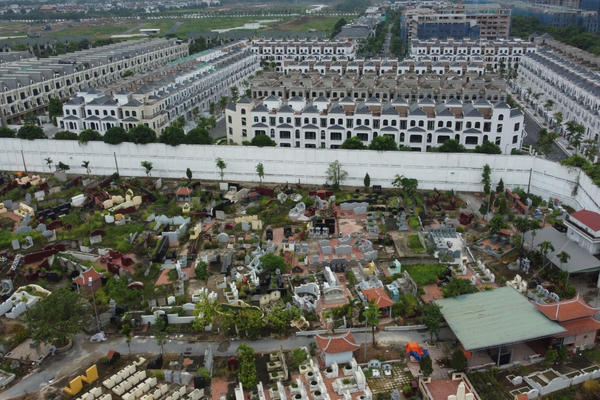 Hơn 2.500 căn nhà thấp tầng bung hàng tại Hà Nội, giá bán vẫn “neo đỉnh”