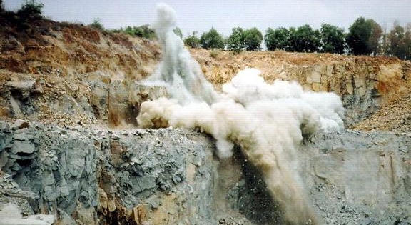 Thừa Thiên Huế: Nổ mình khai thác đá khiến 1 phụ nữ tử vong