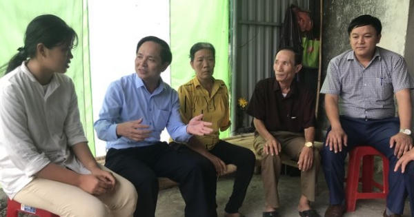 Nữ sinh Xứ Nghệ được lãnh đạo trường ĐH Khoa học Xã hội và Nhân văn về tận nhà đón